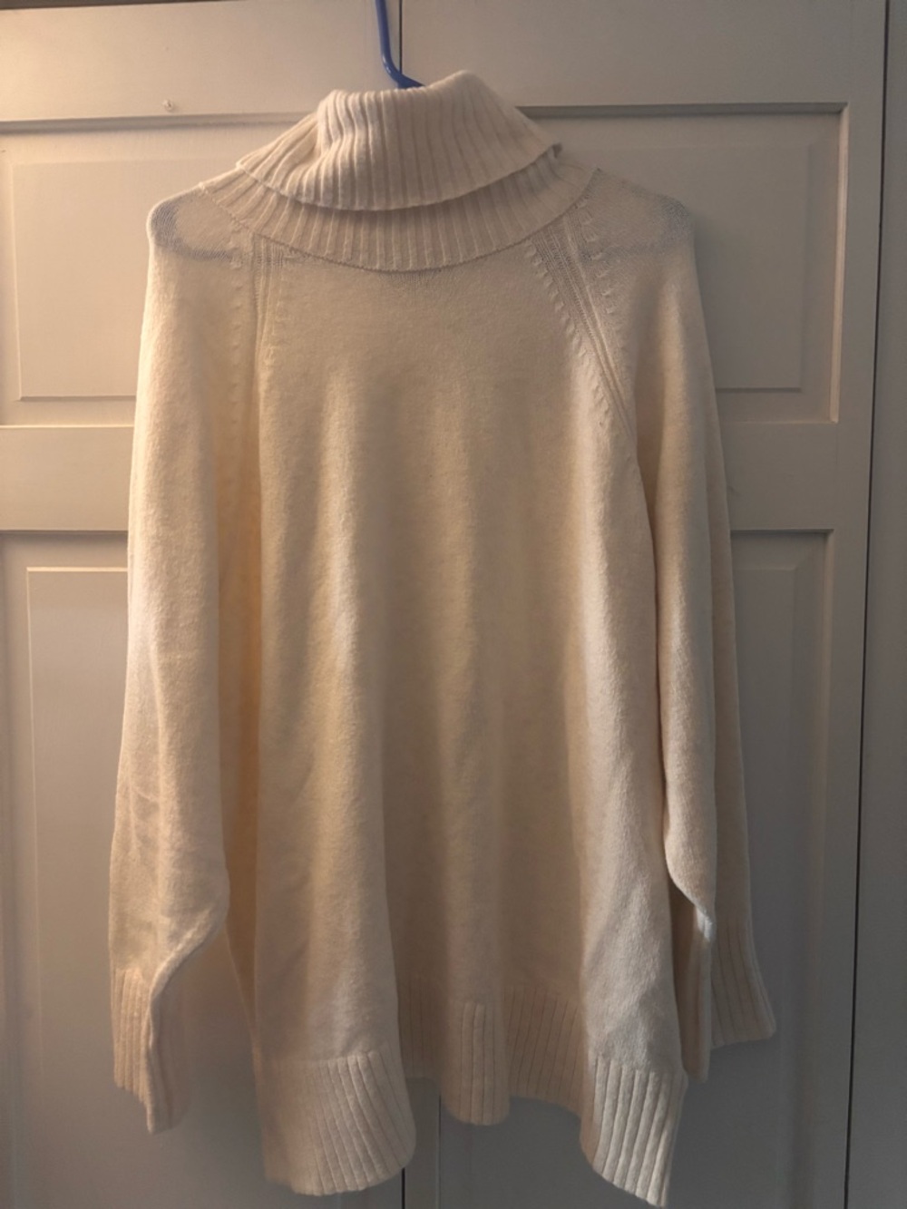 Old Navy Cream Turtleneck Pullover Sweater